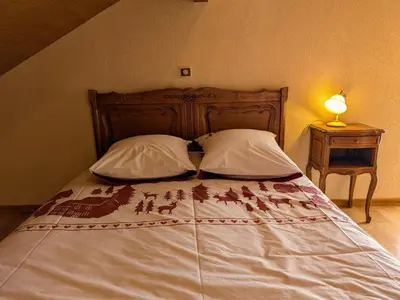 Un ou plusieurs lits dans un hébergement de l'établissement Gîte chaleureux dans les Vosges avec cheminée - FR-1-583-437