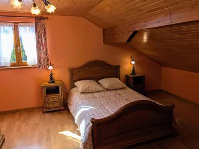 Un ou plusieurs lits dans un hébergement de l'établissement Gîte chaleureux dans les Vosges avec cheminée - FR-1-583-437
