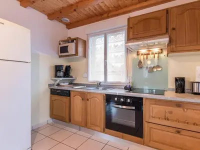 Cuisine ou kitchenette dans l'établissement Maison calme avec sauna et vue Vosges - FR-1-583-453