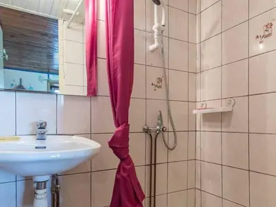 Salle de bains dans l'établissement Charmante maison indépendante au cœur des Vosges Saônoises - FR-1-583-483