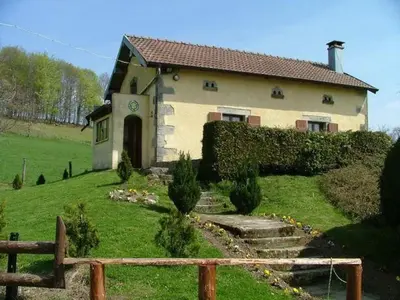 Jardin de l'établissement Charmante maison indépendante au cœur des Vosges Saônoises - FR-1-583-483
