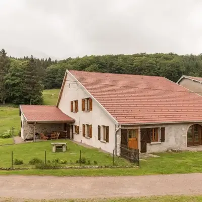 Ancienne ferme rénovée dans les Vosges - FR-1-583-487