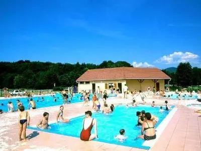 Piscine de l'établissement Chalet Campanules 37 - Nature, Randonnée & Famille - FR-1-583-471 ou située à proximité