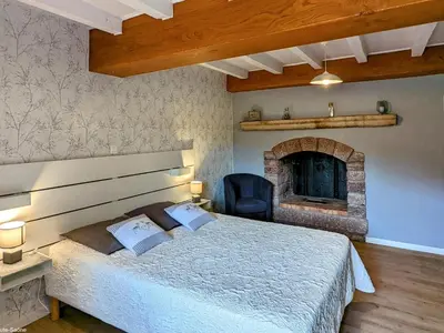 Un ou plusieurs lits dans un hébergement de l'établissement Gîte de charme à Saint-Bresson, proche activités nature - FR-1-583-476
