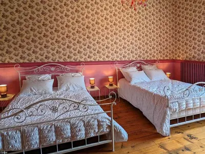 Un ou plusieurs lits dans un hébergement de l'établissement L'Échappée : Gîte Authentique avec Spa à Faucogney-et-la-Mer - FR-1-583-495