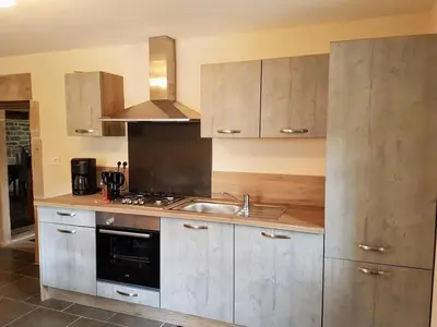 Cuisine ou kitchenette dans l'établissement Gîte nature rénové dans les Vosges Saônoises - FR-1-583-459