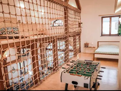 Un ou plusieurs lits dans un hébergement de l'établissement Gîte avec espace bien-être, sauna et hammam à Moffans-et-Vacheresse - FR-1-583-447
