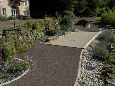 Jardin de l'établissement Gîte du Bois des Hauts : Confort en pleine nature, proche Plateau des 1000 Étangs - FR-1-583-439