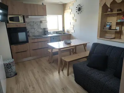 Cuisine ou kitchenette dans l'établissement AU MENILOIS entre Montagne et Forêt
