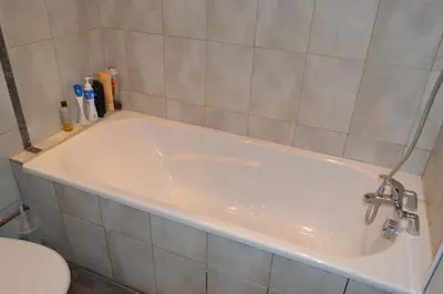 Salle de bains dans l'établissement Rochire Location 2