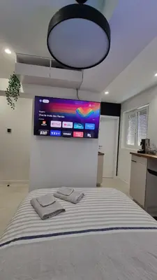 Télévision ou salle de divertissement dans l'établissement Sur la savoureuse - Le 21