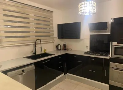 Cuisine ou kitchenette dans l'établissement Maison jardin barbecue parking