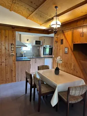 Cuisine ou kitchenette dans l'établissement les biches du saut des cuves