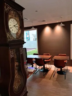 Coin salon dans l'établissement Hôtel du Cheval Blanc Brunstatt