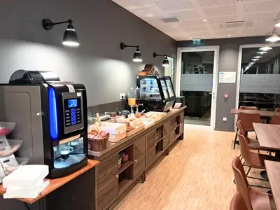 Cuisine ou kitchenette dans l'établissement Hôtel du Cheval Blanc Brunstatt