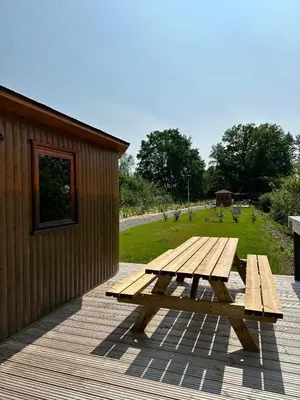 Plan de l'établissement La Feuille - Cabane isolée avec vue sur étang, terrasse privée & pêche
