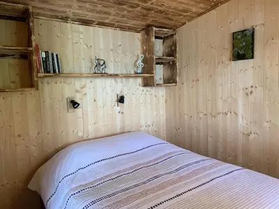 Un ou plusieurs lits dans un hébergement de l'établissement La Ramure - Tiny chalet et sauna privatif, vue lac et pêche en famille
