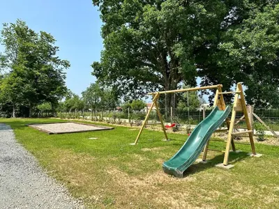 Aire de jeux pour enfants de l'établissement Le Gland - Cabane isolée au bord de l'eau & pêche