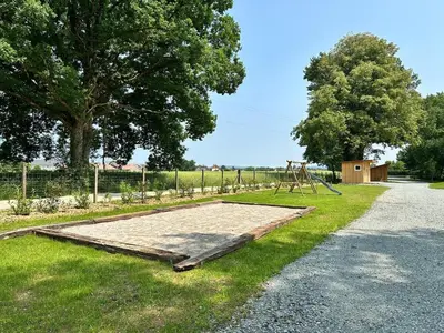 Jardin de l'établissement Le Gland - Cabane isolée au bord de l'eau & pêche