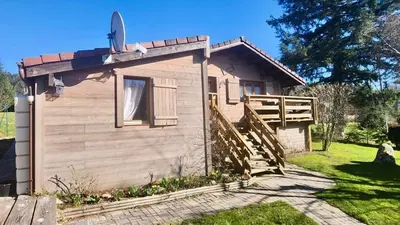 Jardin de l'établissement Chalet des Sapins, paisible avec terrasse & jardin