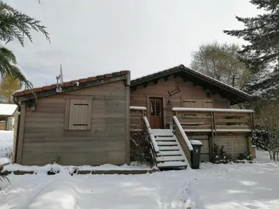 L'établissement Chalet des Sapins, paisible avec terrasse & jardin en hiver