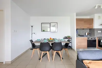 Cuisine ou kitchenette dans l'établissement The Bright Urban Calm Basel St Louis