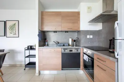 Cuisine ou kitchenette dans l'établissement The Bright Urban Calm Basel St Louis