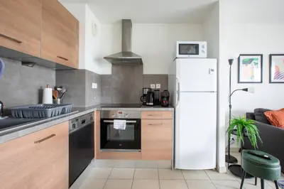 Cuisine ou kitchenette dans l'établissement The Bright Urban Calm Basel St Louis