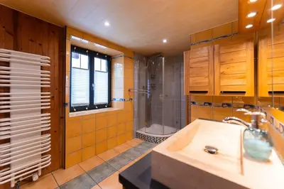 Salle de bains dans l'établissement Entre vignes et Vosges
