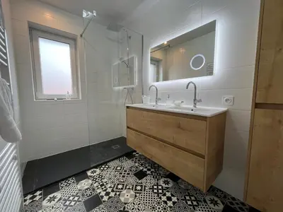 Salle de bains dans l'établissement La Cour de Mamama Appartement 6