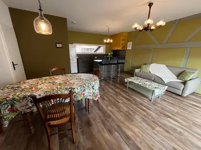 Cuisine ou kitchenette dans l'établissement La Cour de Mamama Appartement 6