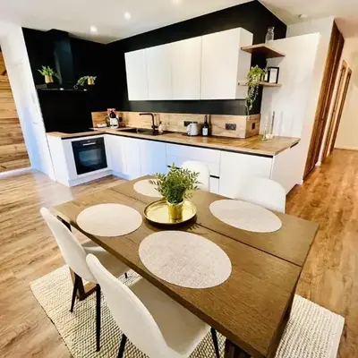 Luxury full center and near Lake!