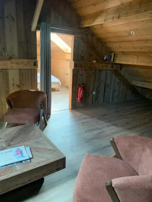 Coin salon dans l'établissement La Chênaie - Vue imprenable, pêche & grands événements