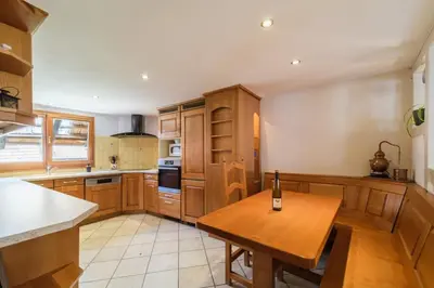 Cuisine ou kitchenette dans l'établissement Gîte du Rempart - LA MAISON