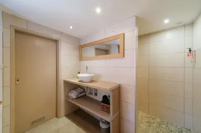 Salle de bains dans l'établissement Gîte du Rempart - LA MAISON