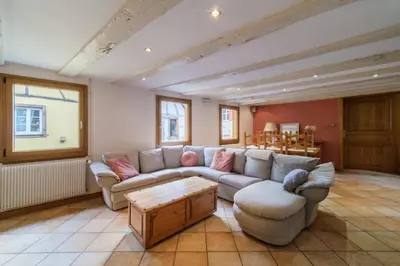 Coin salon dans l'établissement Gîte du Rempart - LA MAISON