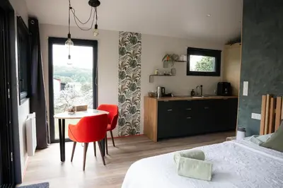 Un ou plusieurs lits dans un hébergement de l'établissement Nordic Lodge Vosges - Helsinki - bain nordique - petit déjeuner