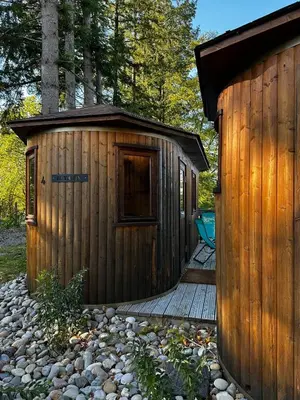 Plan de l'établissement L'Écorce & le Tanin - 2 cabanes cosy pour 4, pêche