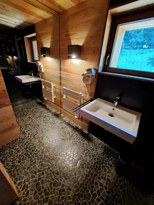 Salle de bains dans l'établissement Chalet Le Belvédère, vue exceptionnelle dans les Hautes Vosges