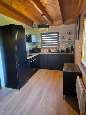 Cuisine ou kitchenette dans l'établissement Le Chalet d'AxEllie Spa et Confort