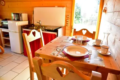 Cuisine ou kitchenette dans l'établissement Le Refuge