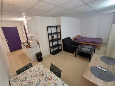 Un ou plusieurs lits dans un hébergement de l'établissement Studio meublé Sochaux 309