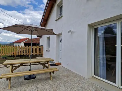 Terrasse ou espace extérieur de l'établissement Appartement rénové Au Rain Grébatte avec terrasse