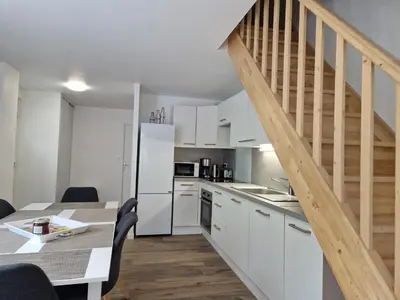 Cuisine ou kitchenette dans l'établissement Appartement rénové Au Rain Grébatte avec terrasse