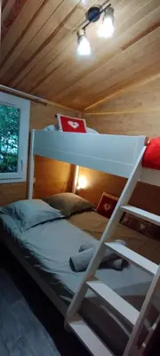 Un ou plusieurs lits dans un hébergement de l'établissement Le petit chalet des Vosges proche Gerardmer