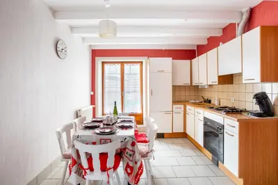 Cuisine ou kitchenette dans l'établissement Grande terrasse, route des vins, domaine viticole 'riesling'