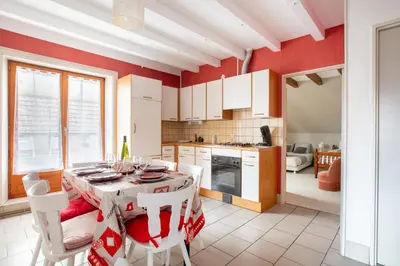 Cuisine ou kitchenette dans l'établissement Grande terrasse, route des vins, domaine viticole 'riesling'