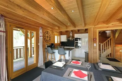 Cuisine ou kitchenette dans l'établissement Chalet le Boulonnais, 10p avec sauna et balnéo