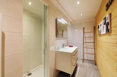 Salle de bains dans l'établissement Chalet le Boulonnais, 10p avec sauna et balnéo