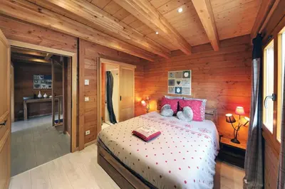 Un ou plusieurs lits dans un hébergement de l'établissement Chalet le Boulonnais, 10p avec sauna et balnéo